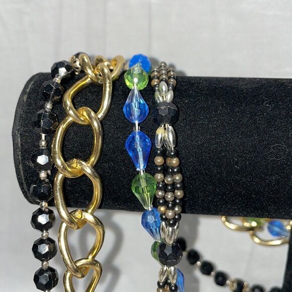 4 costume jewelry necklaces - Picture 5 of 5